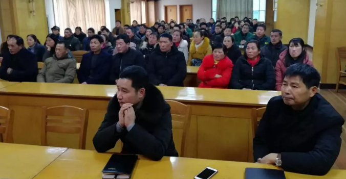 集團對(duì)幹部員(yuán)工(gōng)進行(xíng)全員(yuán)培訓